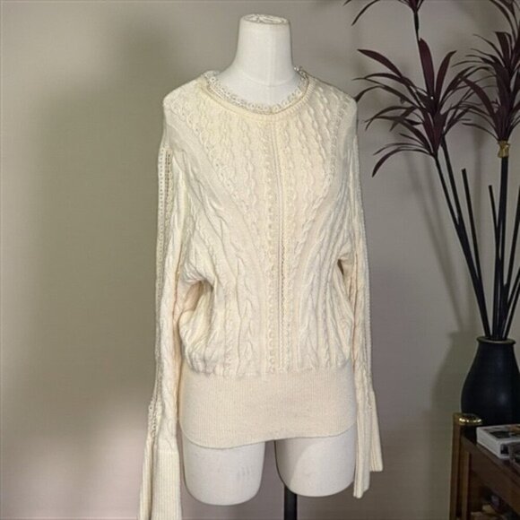 Express Sweaters - EXPRESS - Cable Knot Long sleeve cream Sweater - Size Small